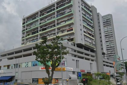 Singapore's Early Regional Shopping Center and the Traffic Nightmare That Followed