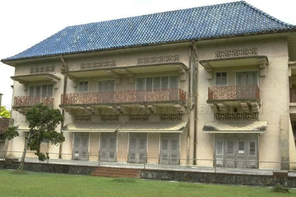 The Abandoned Royal Palace That Survived Two Fires and a War